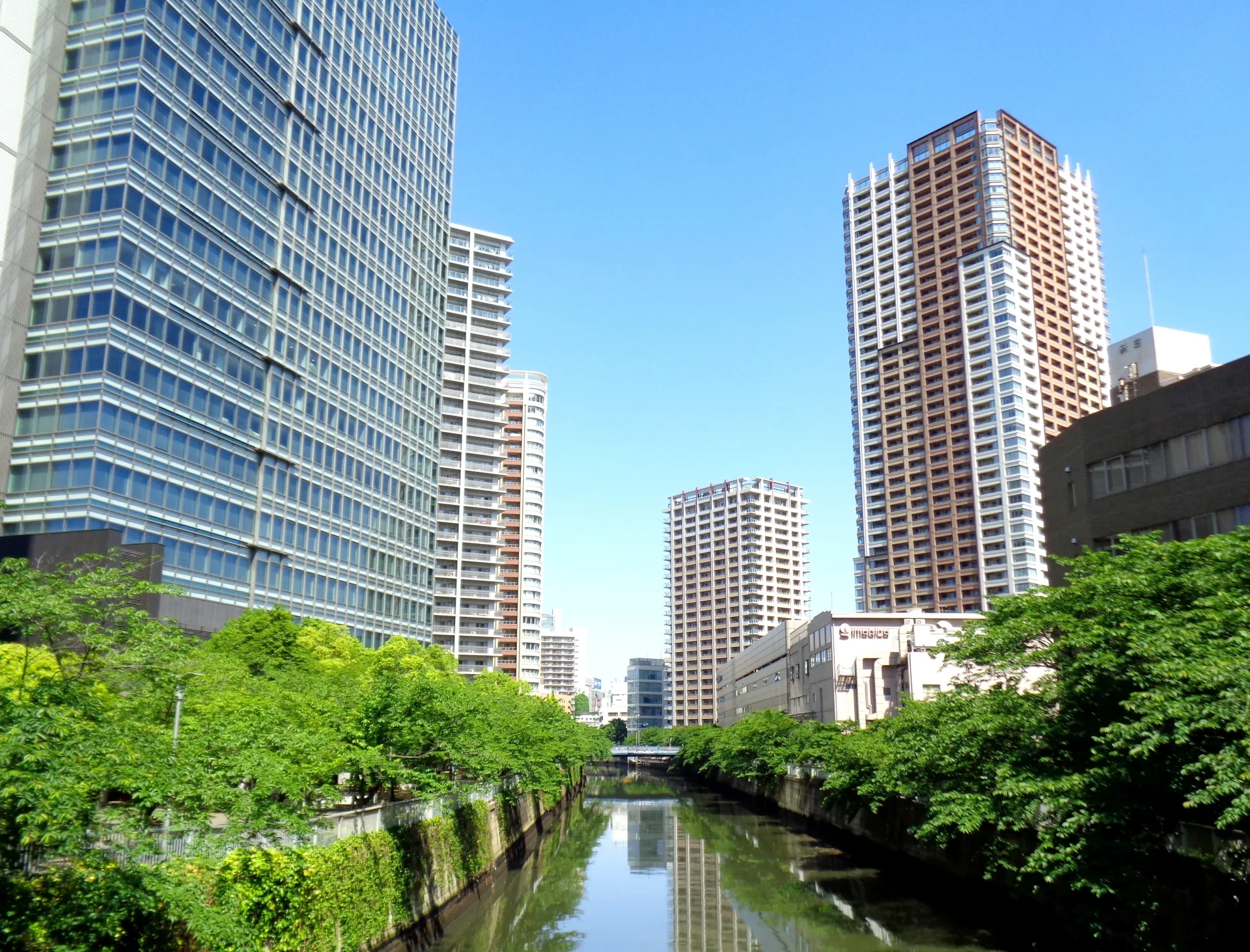 目黒川沿いの街並み
